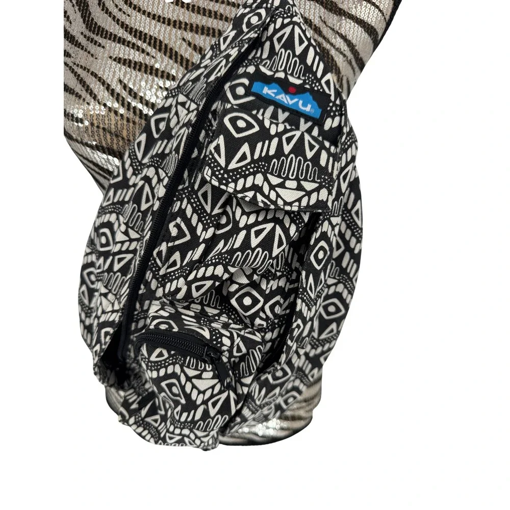 KAVU Rope Bag Black White Geometric Tribal Canvas Sling Crossbody Backpack - Picture 3 of 8